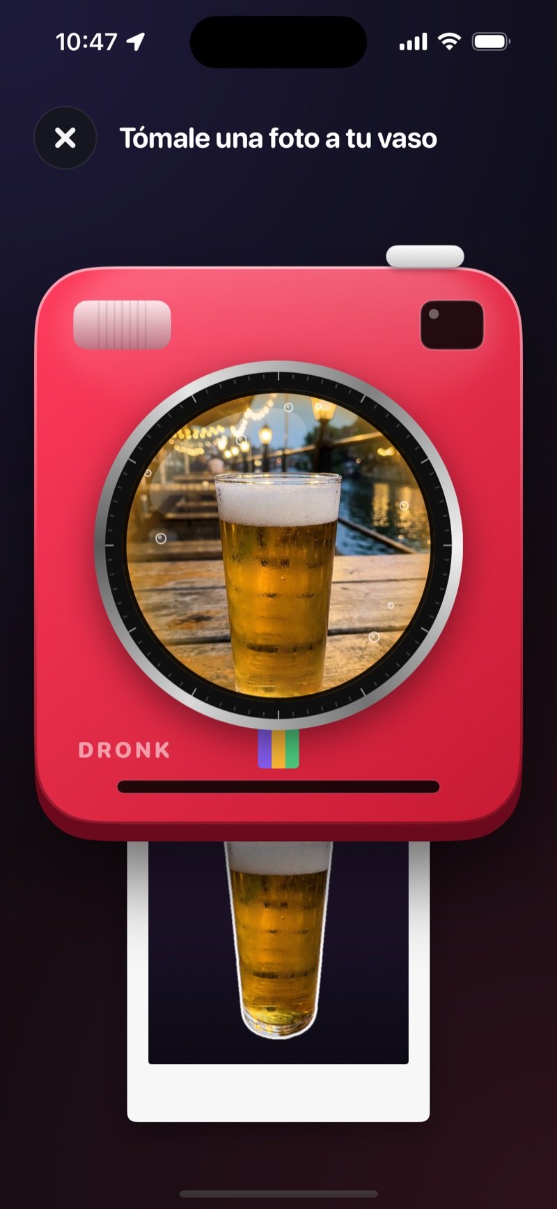 Foto del vaso en Dronk: la cámara instantánea fotografía el vaso
