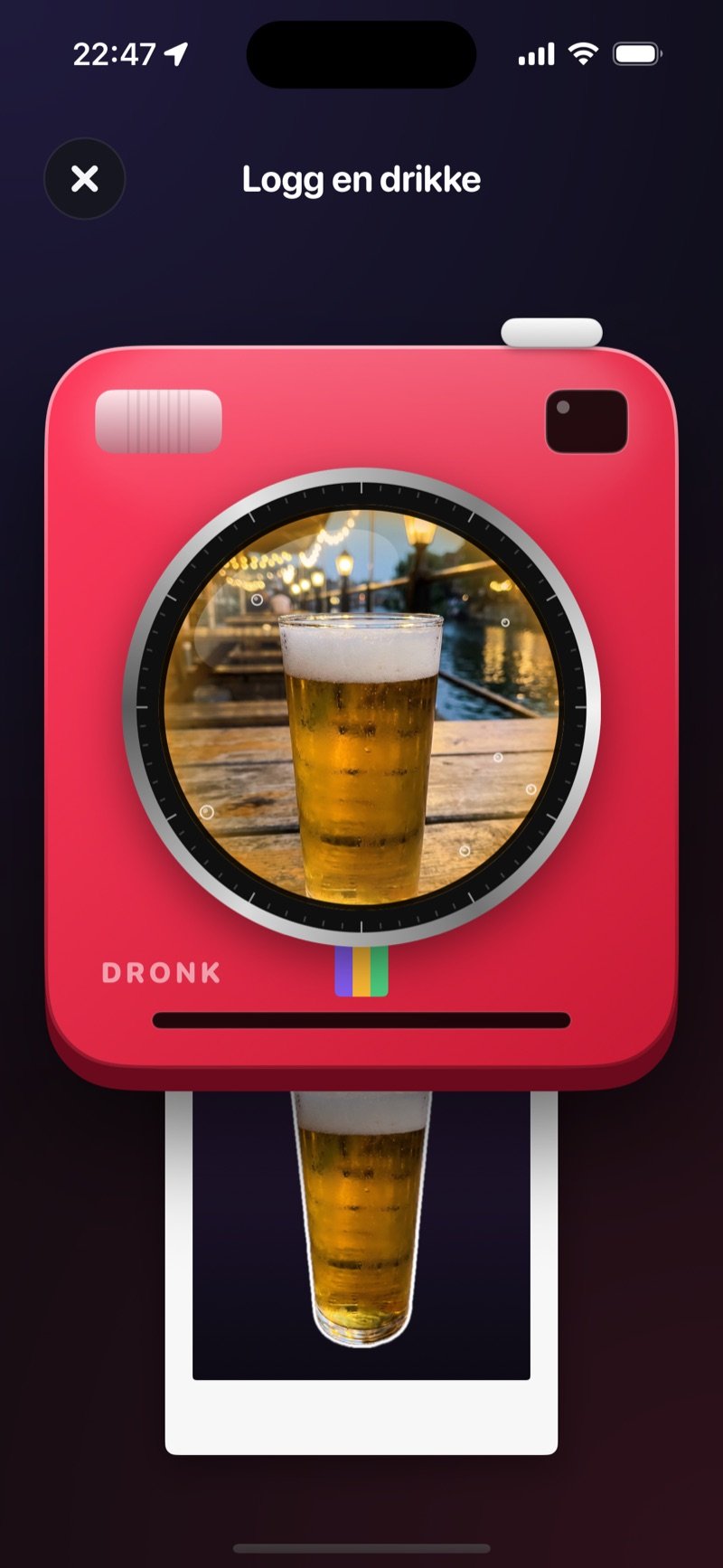 Knips glasset i Dronk: instant-kameraet tar bilde av glasset