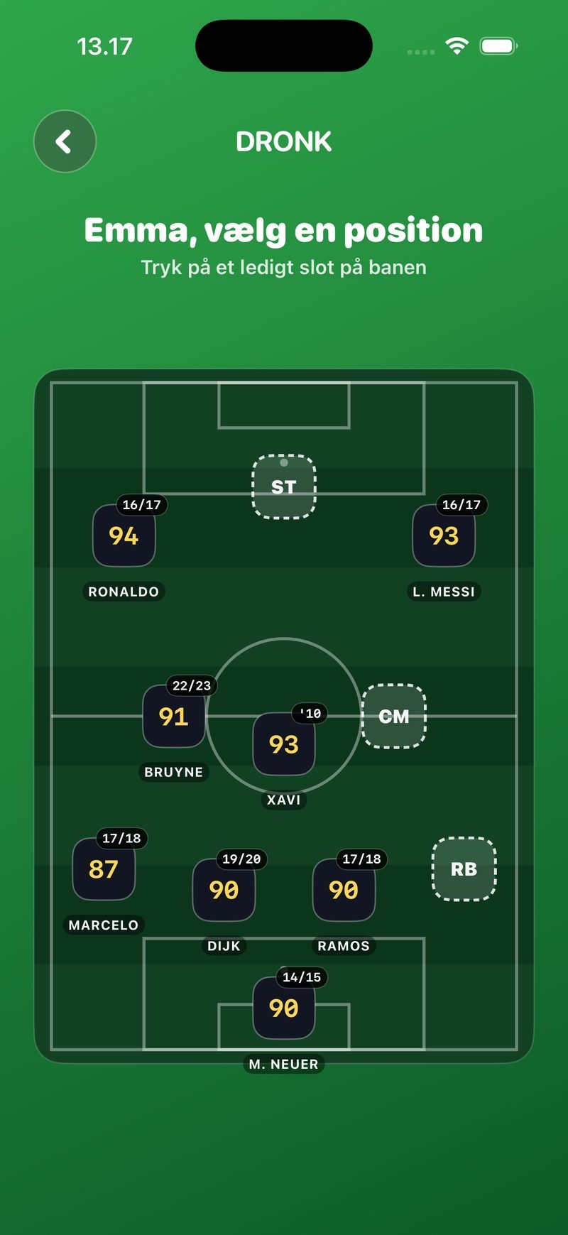 Draften i Dronk — 4-3-3-banen med Ronaldo, Messi, Xavi, De Bruyne, Neuer og flere sat, og tre åbne slots