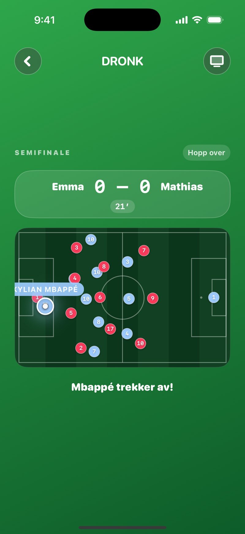 Semifinale i Draften: Emma 0-0 Mathias i 21. minutt, alle 22 spillere som nummererte brikker på banen, Kylian Mbappé med ballen og kommentaren Mbappé trekker av, og knappen Hopp over