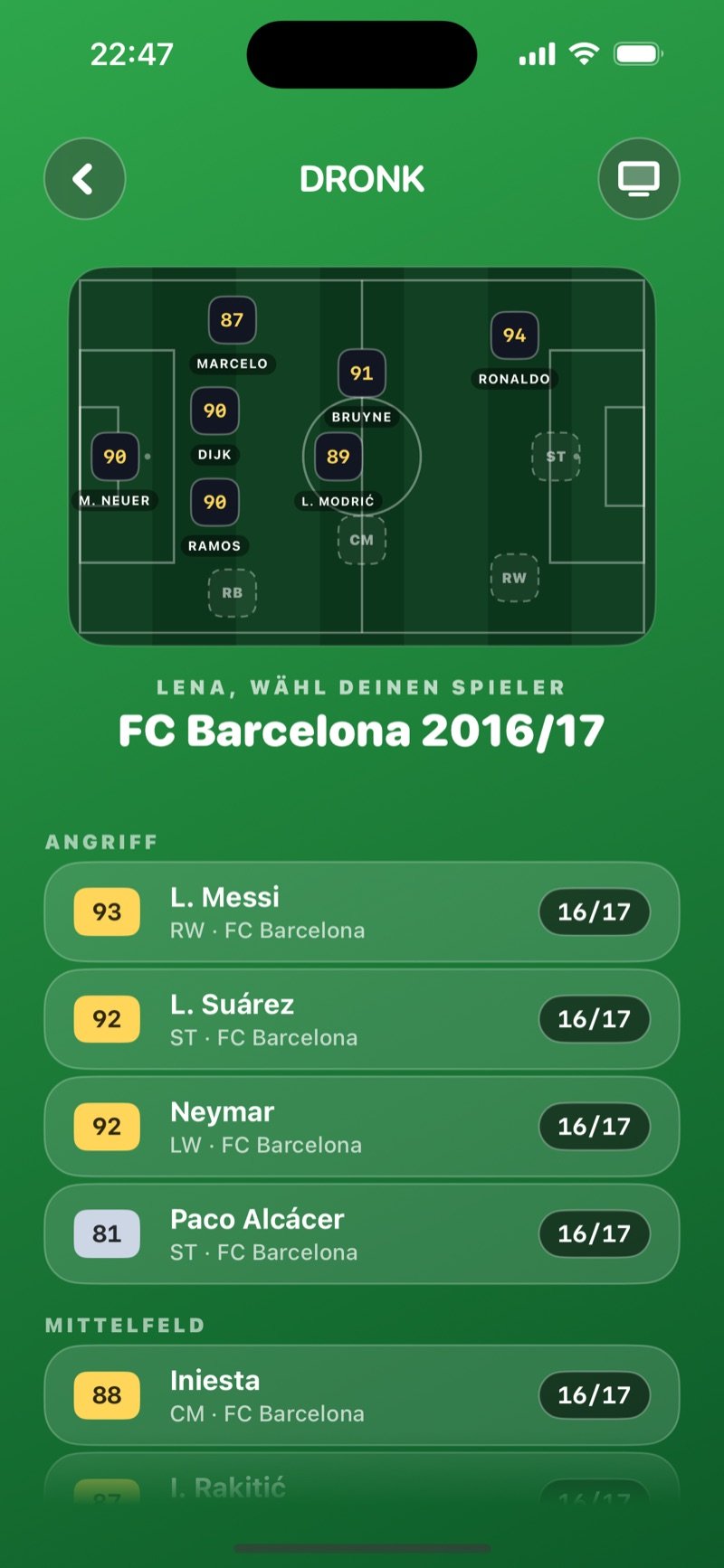 Spielerwahl in Fußball-Draft: Olivia, pick your player, FC Barcelona 2016/17, mit einer Liste Attack mit L. Messi 93 RW, L. Suárez 92 ST, Neymar 92 LW und Paco Alcácer 81 ST, und Iniesta 88 CM unter Midfield