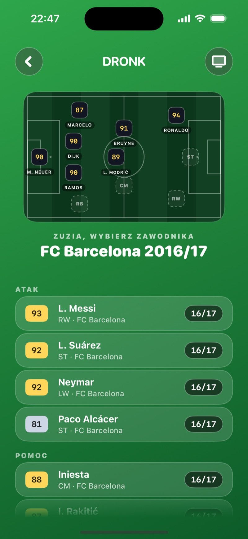 Wybór zawodnika w Drafcie piłkarskim: Olivia, pick your player, FC Barcelona 2016/17, lista Attack z L. Messi 93 RW, L. Suárez 92 ST, Neymar 92 LW i Paco Alcácer 81 ST oraz Iniesta 88 CM w sekcji Midfield (zrzut z wersji angielskiej)