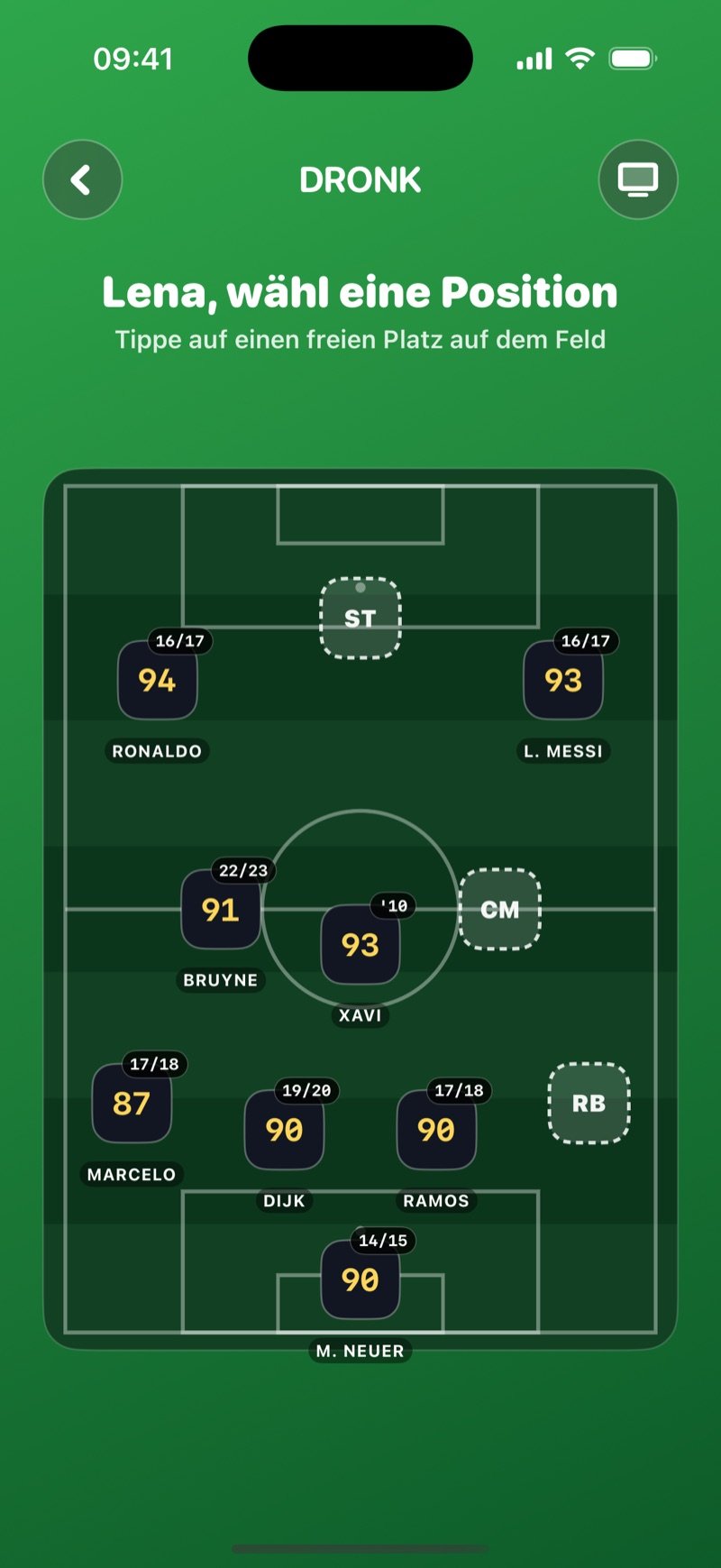 Fußball-Draft in Dronk: Olivias 4-3-3 auf dem Platz mit Ronaldo, Messi, De Bruyne, Xavi, Marcelo, Van Dijk, Ramos und Neuer platziert und den Plätzen ST, CM und RB noch offen