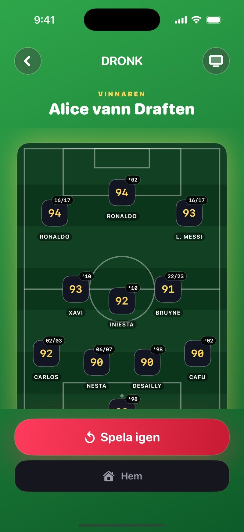 Resultatet i Draften: rubriken VINNAREN och Alice vann Draften, med vinnarlaget i guldsken med Ronaldo, L. Messi, Xavi, Iniesta, Bruyne, Carlos, Nesta, Desailly och Cafu, och knapparna Spela igen och Hem