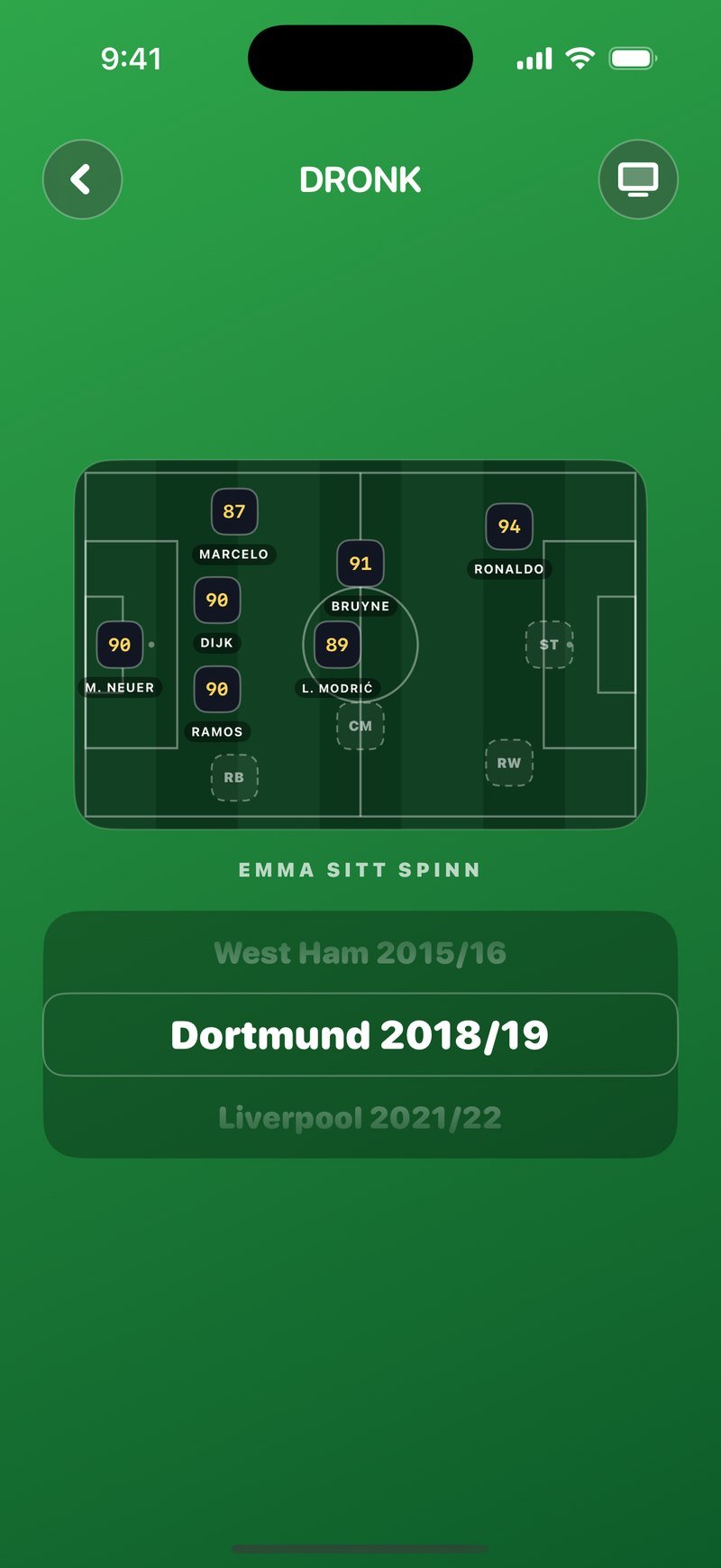 Spinn i Draften: Emmas lag øverst med M. Neuer, Dijk, Ramos, Marcelo, Bruyne, L. Modrić og Ronaldo satt på banen, og hjulet som ruller forbi West Ham 2015/16, Dortmund 2018/19 og Liverpool 2021/22