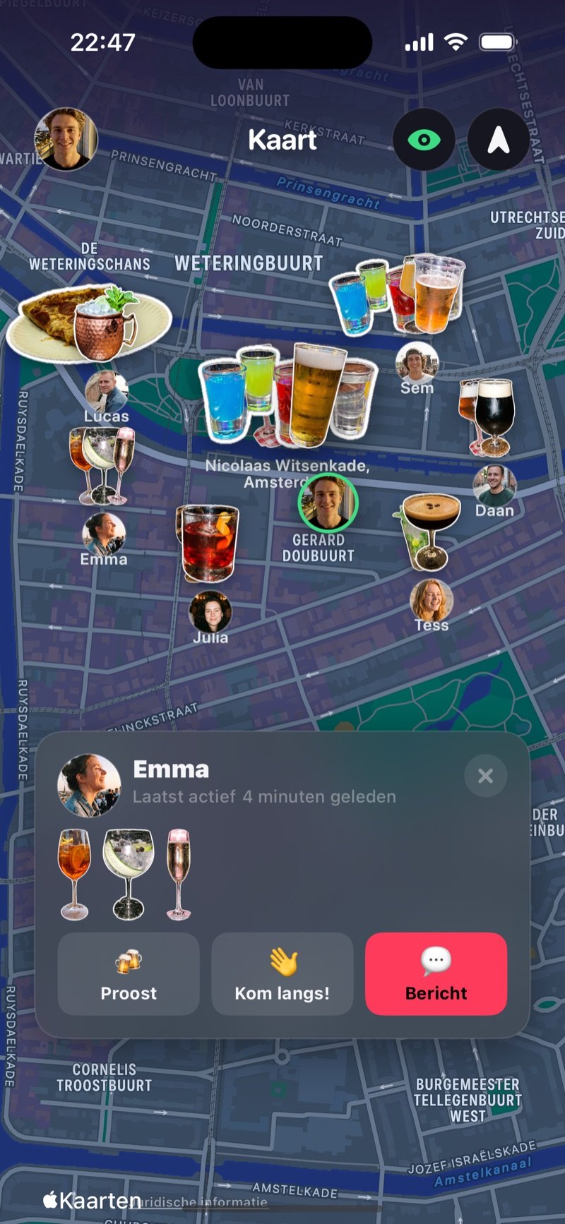 De kaart in Dronk met vrienden en hun glazen van vanavond