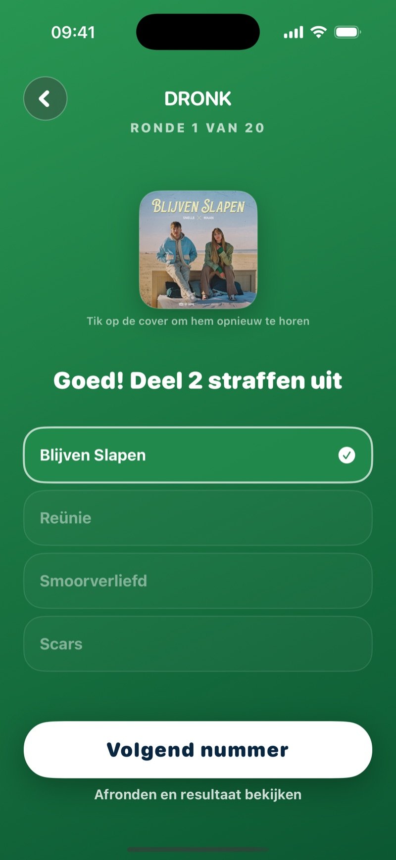 Raad het liedje na een goed antwoord: Someone You Loved gemarkeerd met een vinkje, de tekst Correct! Hand out 2 penalties, het antwoord Someone You Loved (2018), een Next song-knop en een link Finish & see result (screenshot van de Engelse versie)