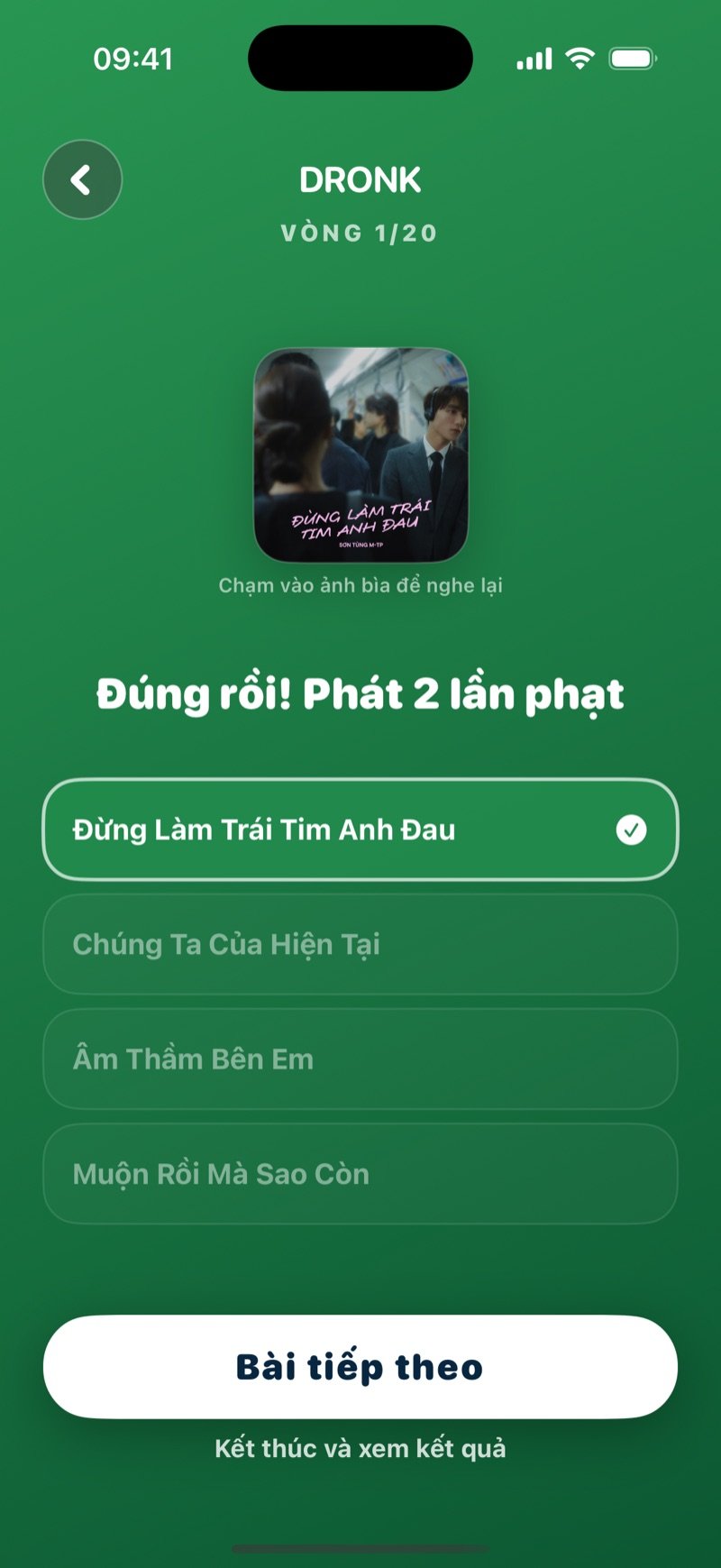 Đoán tên bài hát sau một câu trả lời đúng: tên bài đúng được đánh dấu tích, dòng chữ Đúng rồi! Phát 2 lần phạt, tên bài kèm năm phát hành, nút Bài tiếp theo và liên kết Kết thúc và xem kết quả