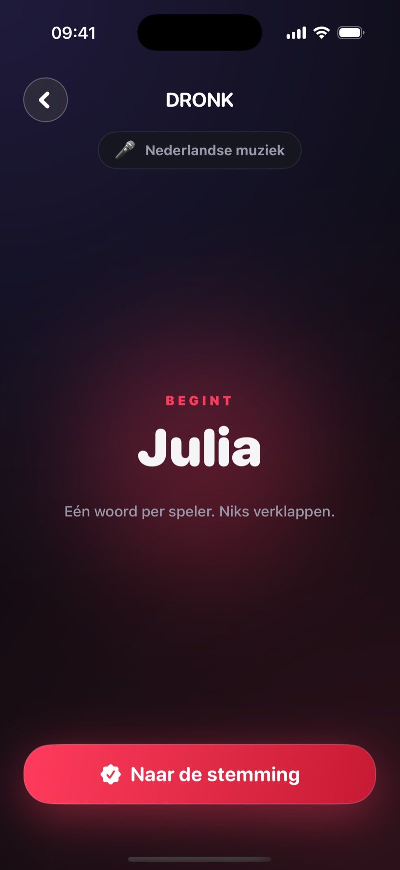 Hintronde in Dronk: banner Mia goes first, categorie Animals, de regel One word per player, no giveaways, een timerring op 39 seconden met 1m geselecteerd, en een Go to vote-knop (screenshot van de Engelse versie)