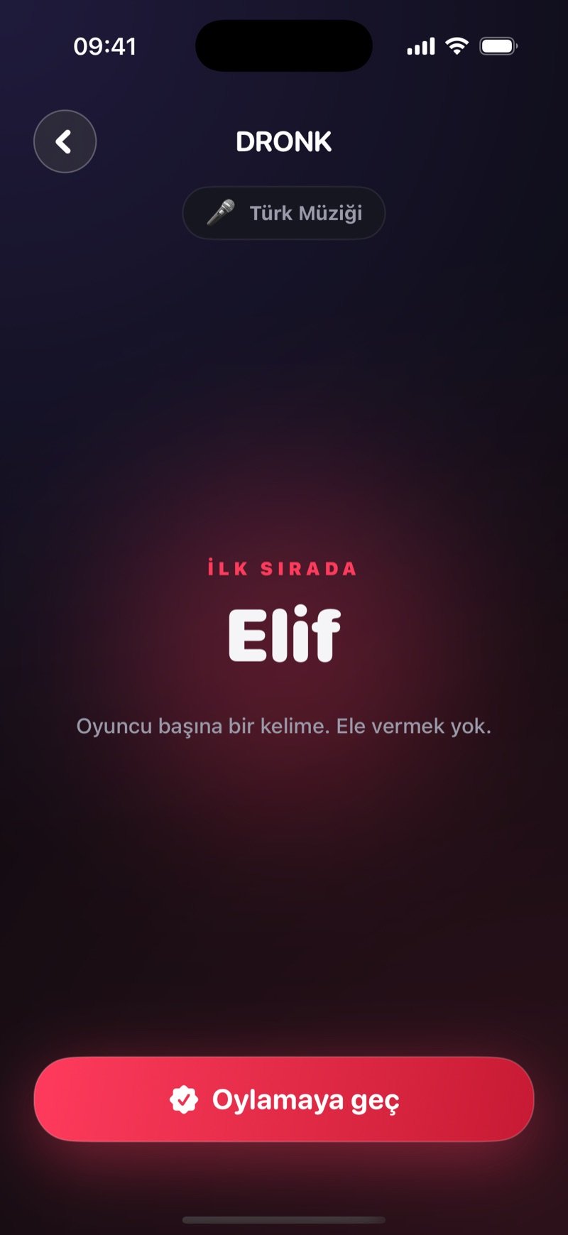 Dronk'ta ipucu turu: kimin başladığı, ekrandaki kategori, Oyuncu başına bir kelime yazısı ve Oylamaya geç düğmesi