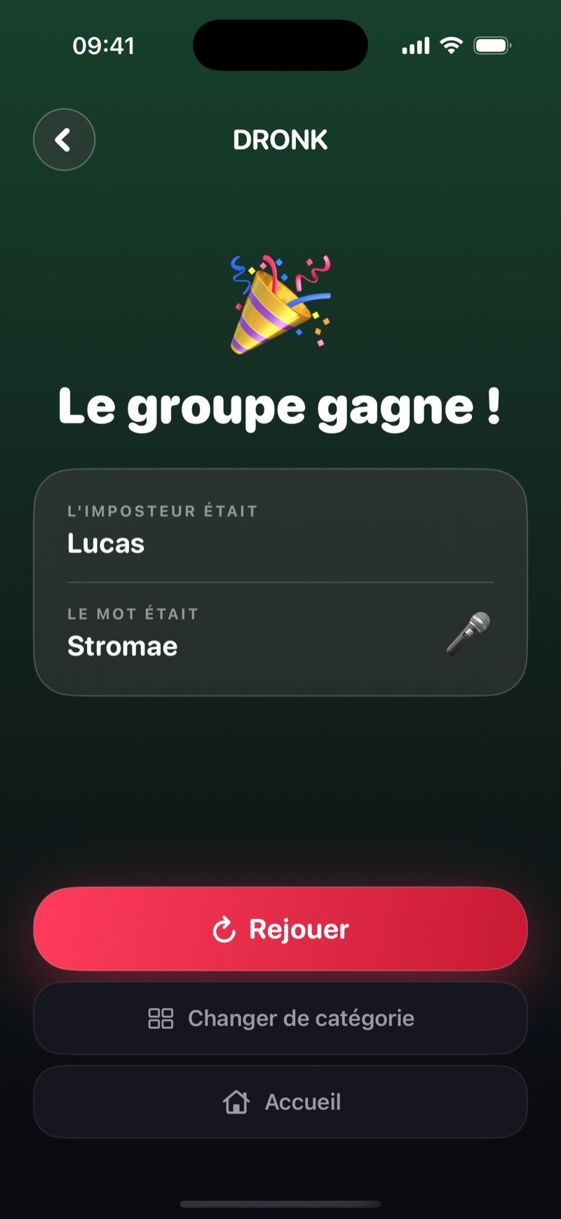 Écran de résultat dans Dronk sur fond vert : Group wins! You caught the imposter. L'imposteur était Jake, le mot était Penguin, avec les boutons Play again, Change category et Home (capture de la version anglaise)