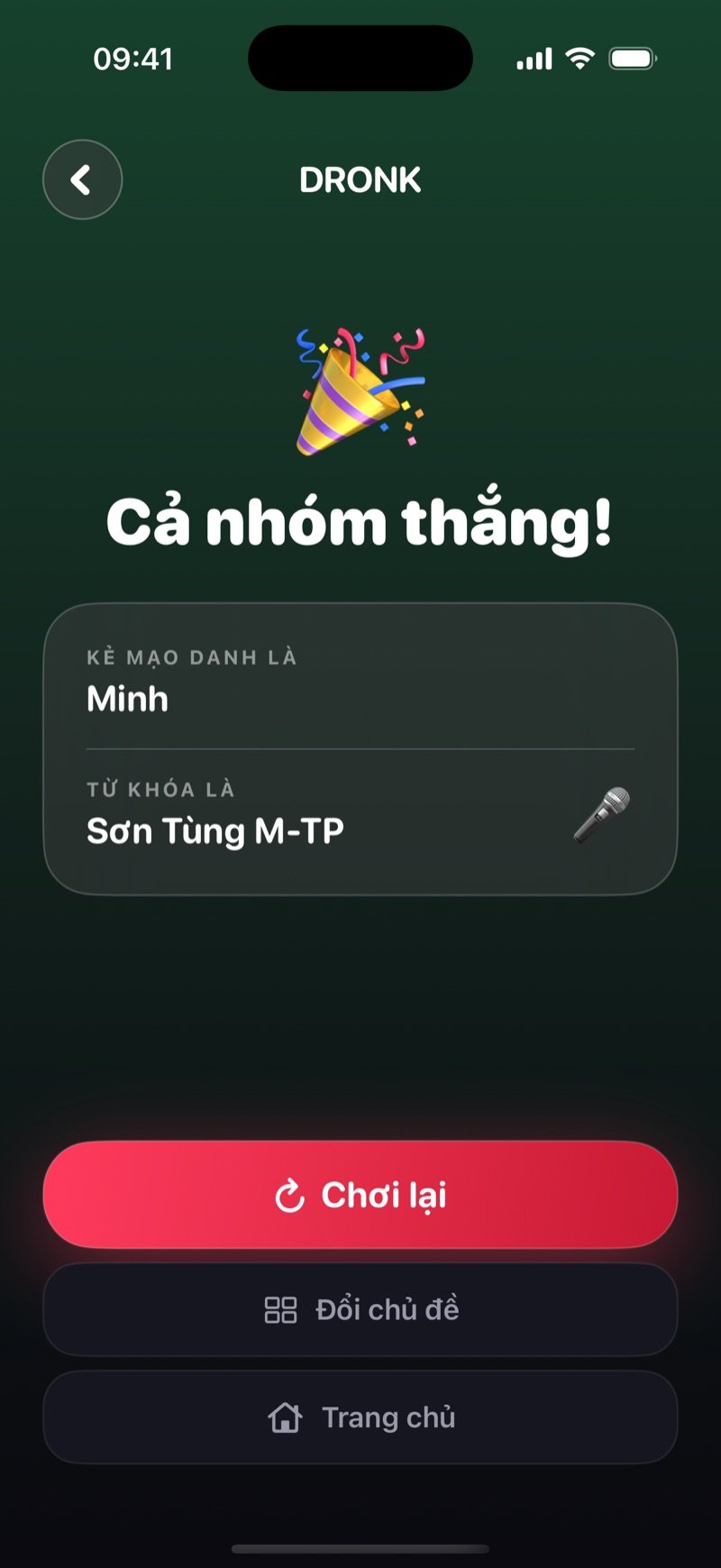 Màn hình kết quả trong Dronk trên nền xanh lá: cả nhóm thắng, lộ ra ai là kẻ mạo danh và từ khóa là gì, kèm các nút chơi lại, đổi chủ đề và về trang chủ