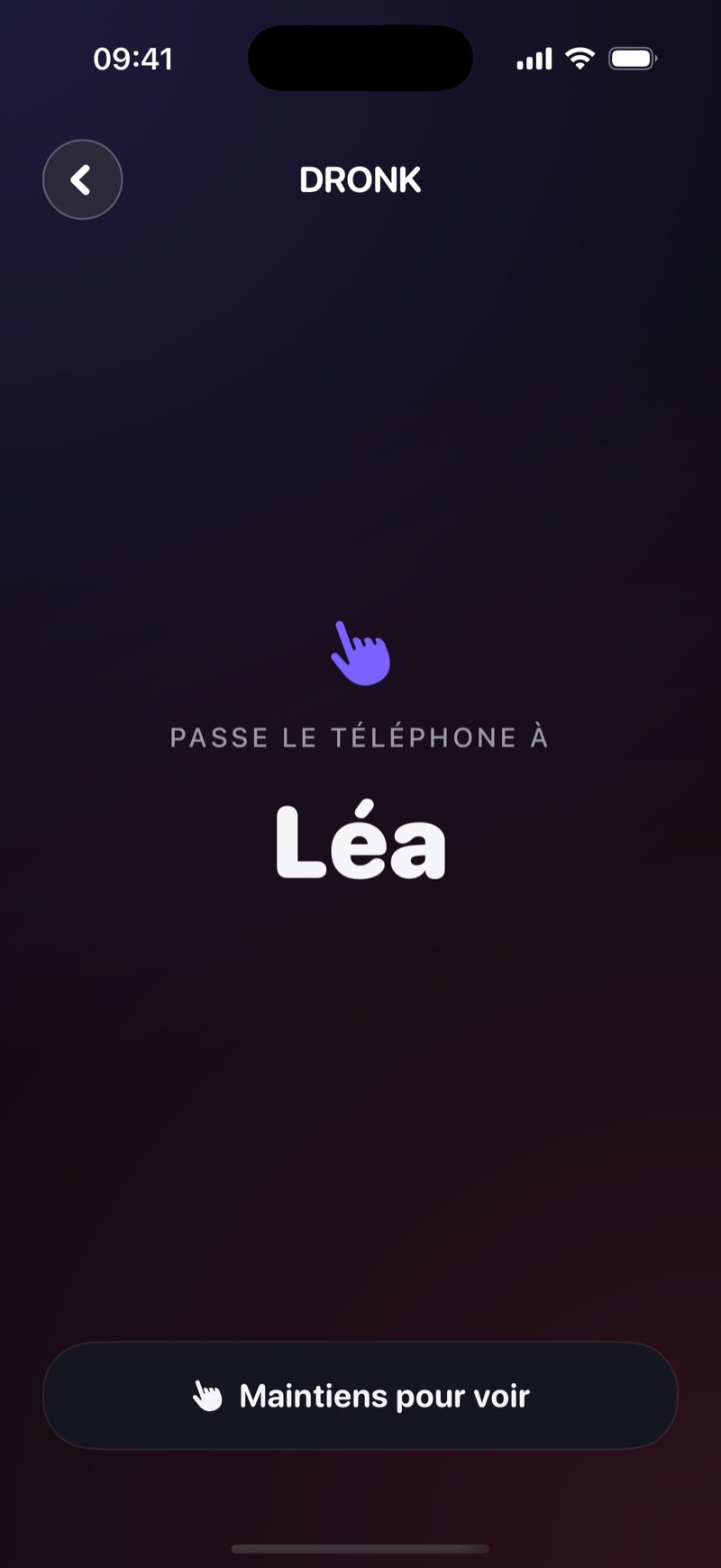 Écran de passage du téléphone dans Dronk : Pass the phone to Olivia, avec un bouton Hold to reveal et la carte encore cachée (capture de la version anglaise)