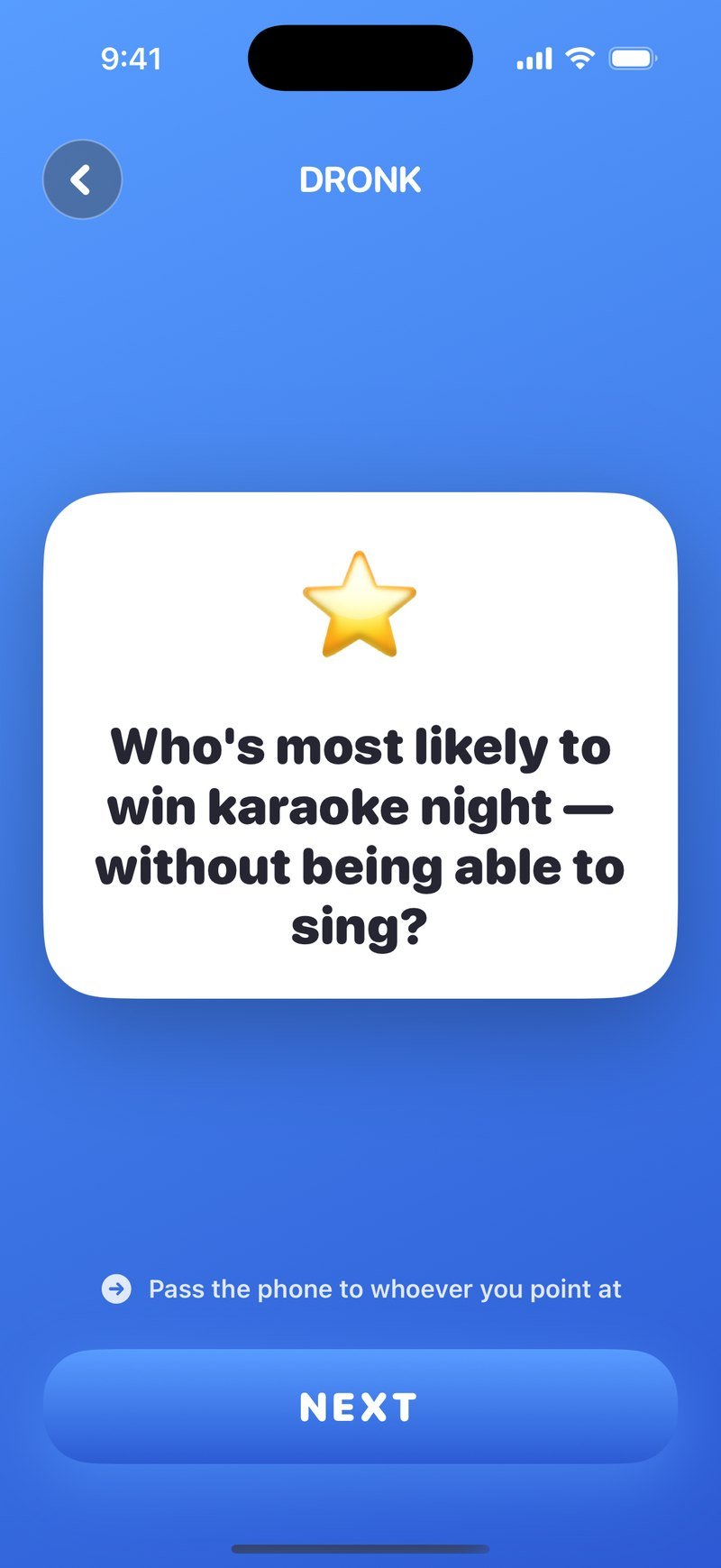 Wer würde eher in der Dronk App: eine weiße Fragekarte auf Englisch mit Who is most likely to win karaoke night, without being able to sing? über dem Hinweis Pass the phone to whoever you point at und einem Next-Button