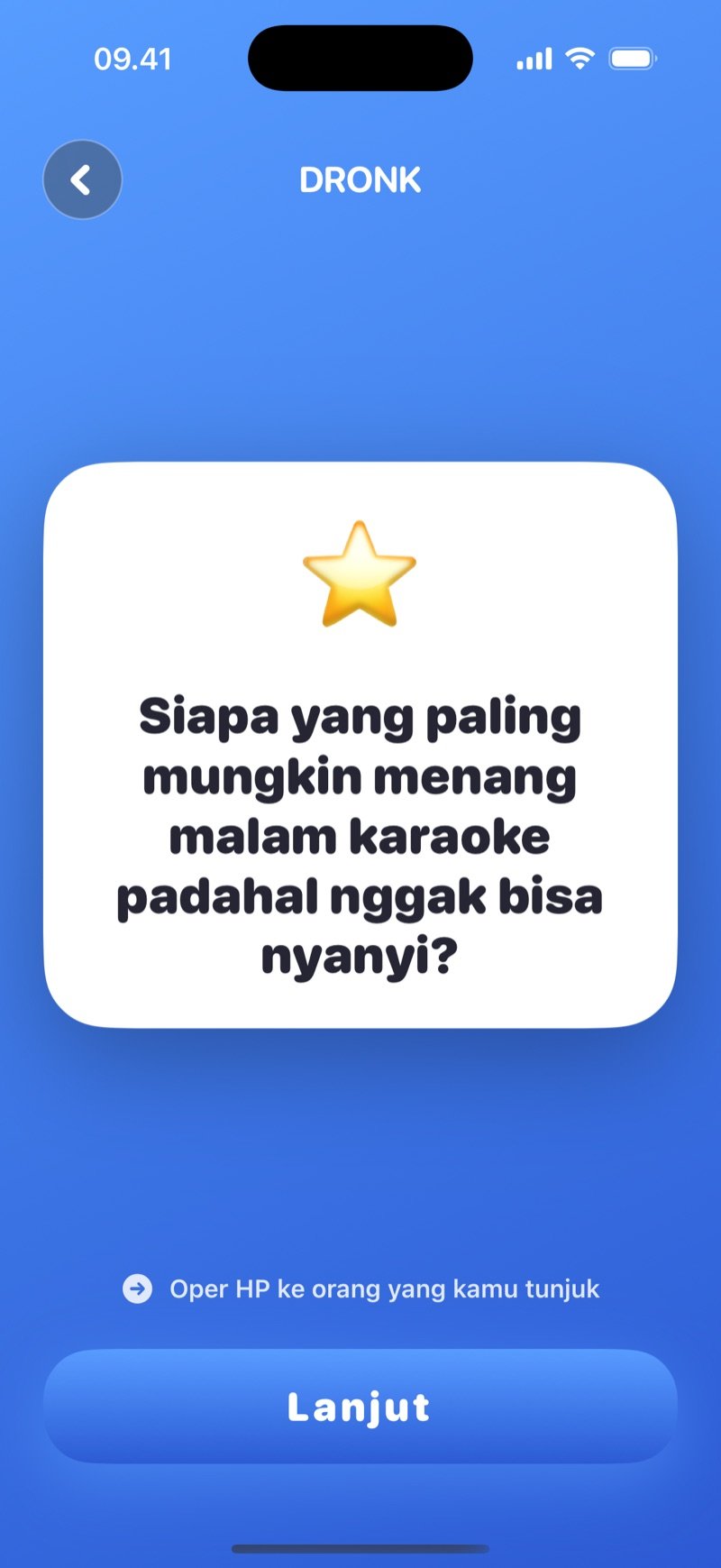 Siapa Paling Mungkin di app Dronk: kartu pertanyaan putih di atas petunjuk untuk mengoper HP ke orang yang ditunjuk dan tombol Lanjut