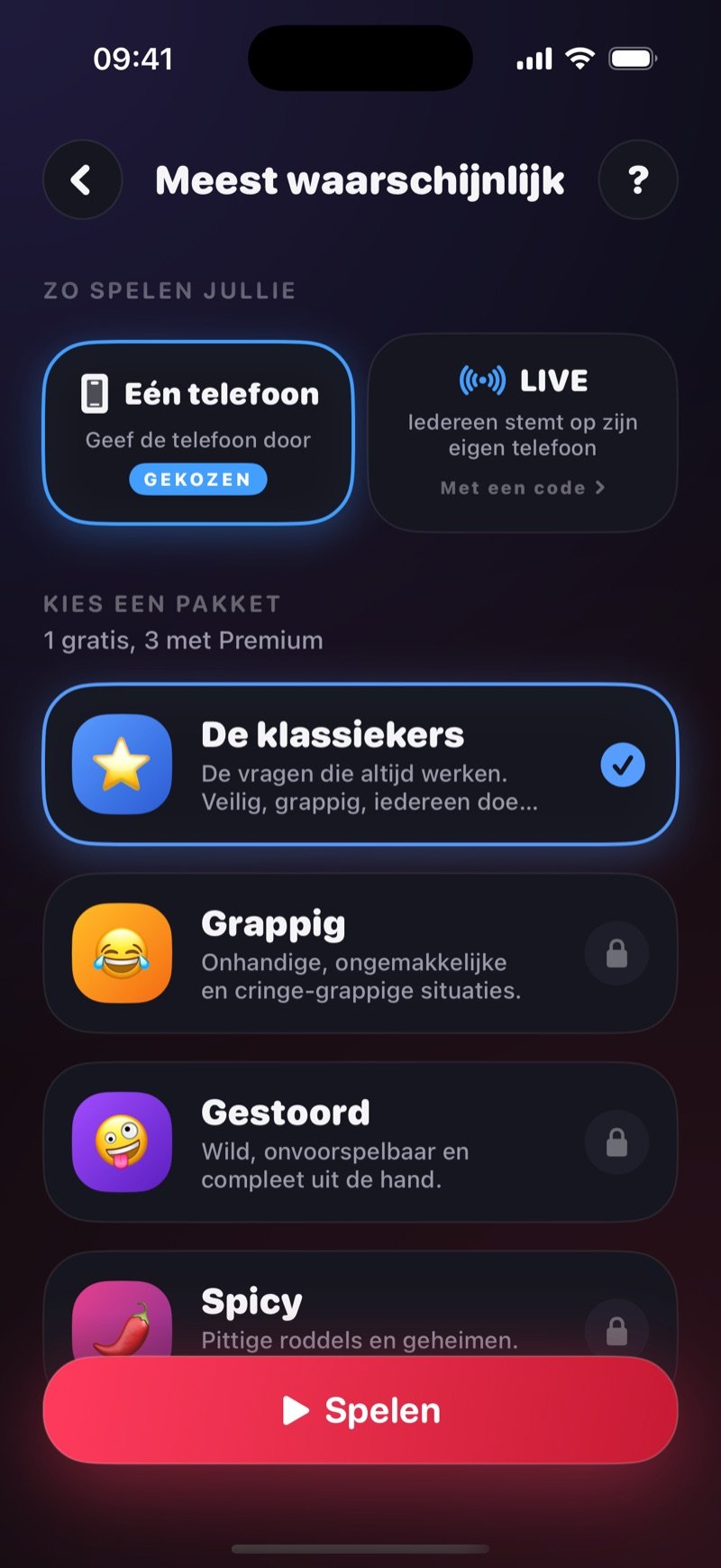 Het instelscherm van Meest waarschijnlijk: One phone geselecteerd naast LIVE, een rij Got a game pin? Join the game, en de packlijst met The Classics aangevinkt, Funny en Crazy vergrendeld, boven een Play-knop (screenshot van de Engelse versie)
