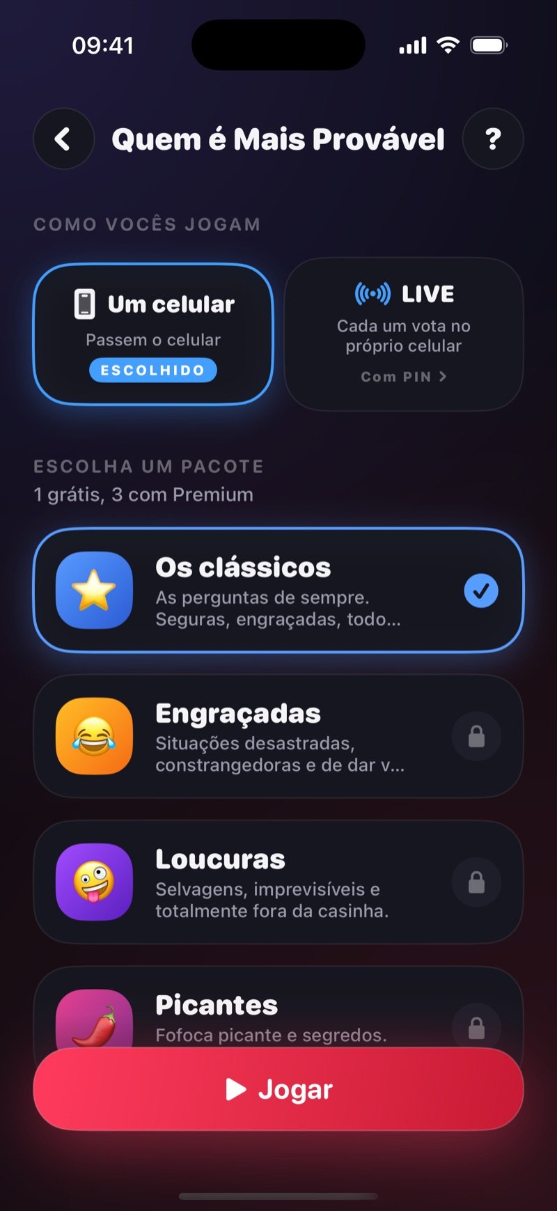 A tela de configuração de Quem é Mais Provável: One phone (um celular) selecionado ao lado de LIVE, uma linha Got a game pin? Join the game (tem um PIN? entre no jogo), e a lista de pacotes com The Classics marcado, Funny e Crazy com cadeado, acima de um botão Play (captura da versão em inglês)