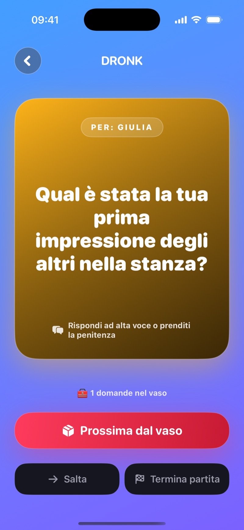 Carta LIVE ne Il Vaso di Pandora su sfondo blu: carta dorata con l'etichetta To: Olivia e la domanda When did you last lie to someone in this room?, un contatore che dice 1 questions in the box, e i pulsanti Next from the box, Skip ed End game (screenshot della versione inglese)