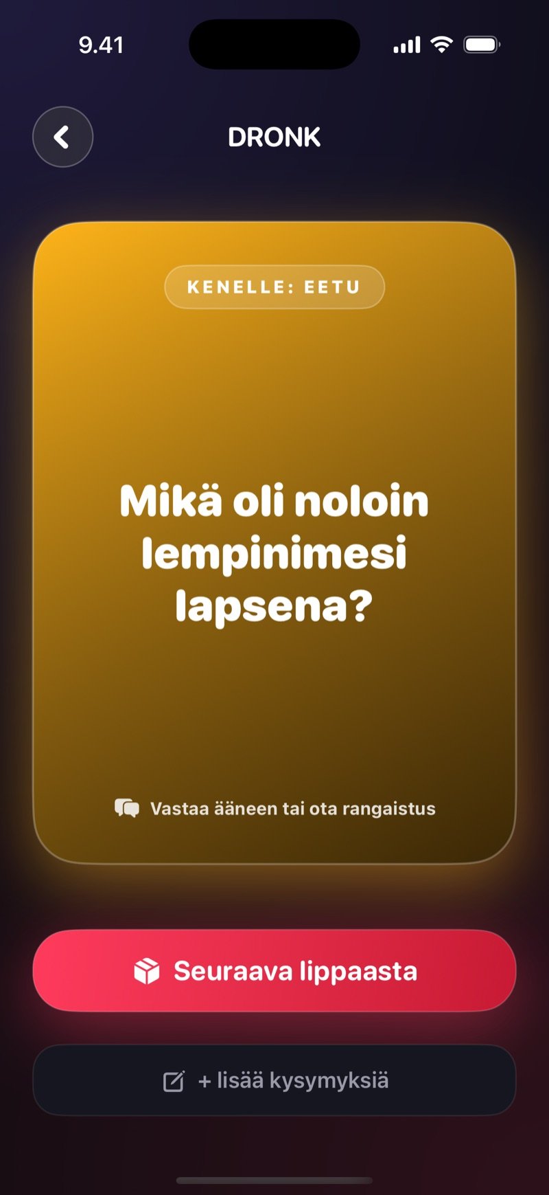 Nostettu kortti Pandoran lippaassa: kultainen kortti, jossa on vastaanottaja ja kysymys, rivi Vastaa ääneen tai ota rangaistus ja Seuraava lippaasta -painike