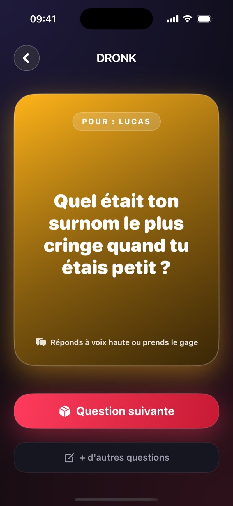Une carte tirée dans La Boîte de Pandore : carte dorée marquée To: Jake qui demande What was your most cringe childhood nickname?, avec Answer out loud or take the penalty et un bouton Next from the box (capture de la version anglaise)