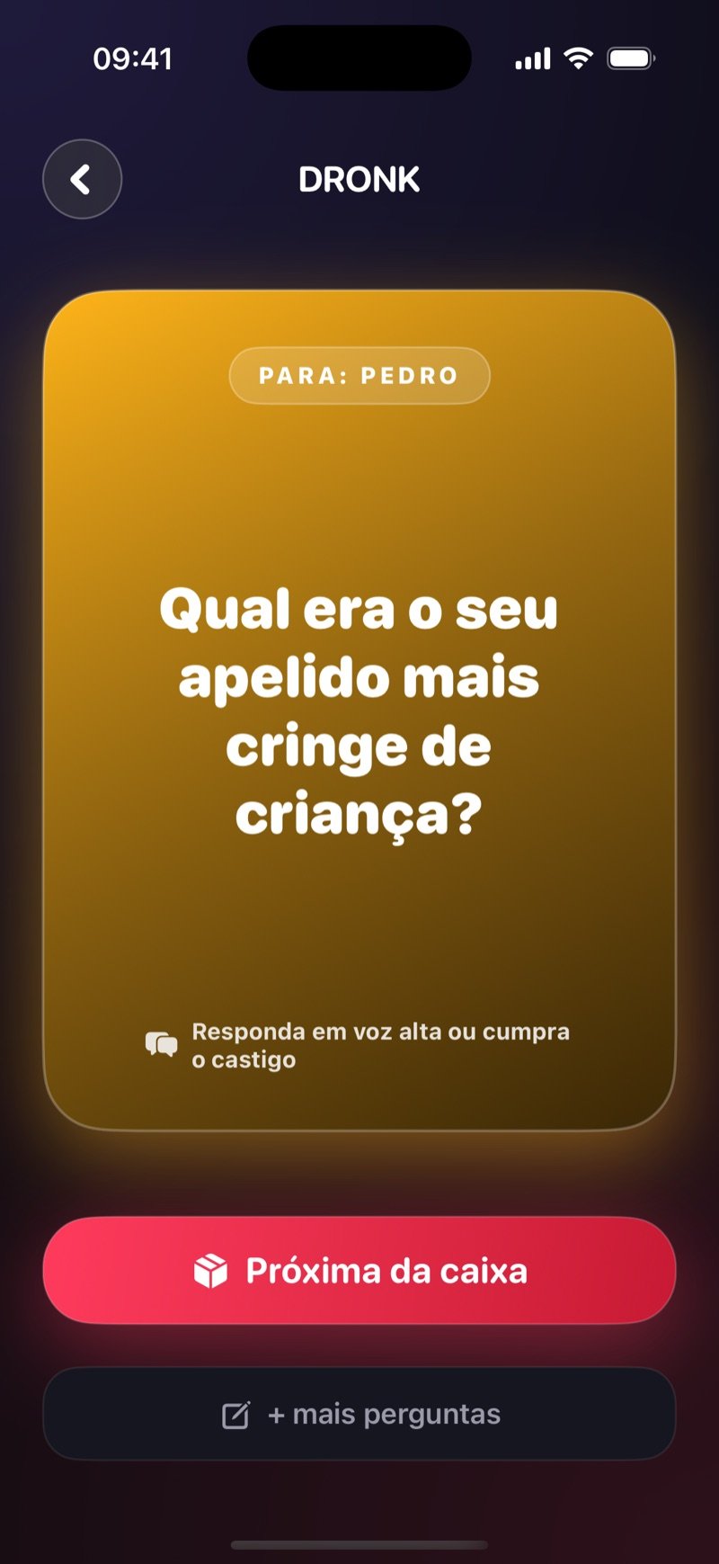 Uma carta sorteada na Caixa de Pandora: carta dourada com To: Jake perguntando What was your most cringe childhood nickname?, com Answer out loud or take the penalty e um botão Next from the box (captura da versão em inglês)