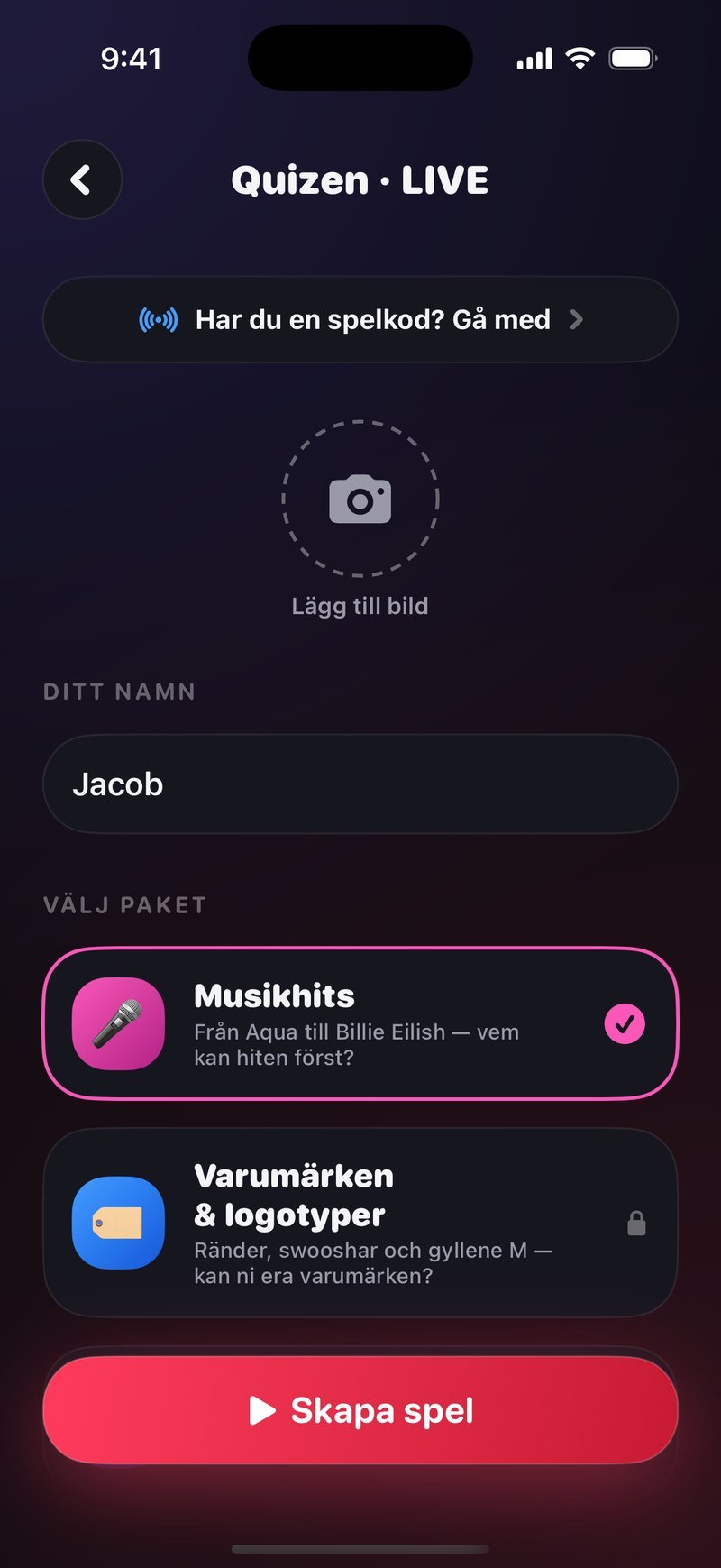 Skapa ett spel i Quizen LIVE: raden Har du en spelkod, gå med, fältet Ditt namn med Jacob, rubriken Välj paket med Musikhits markerat och Varumärken och logotyper under, samt knappen Skapa spel