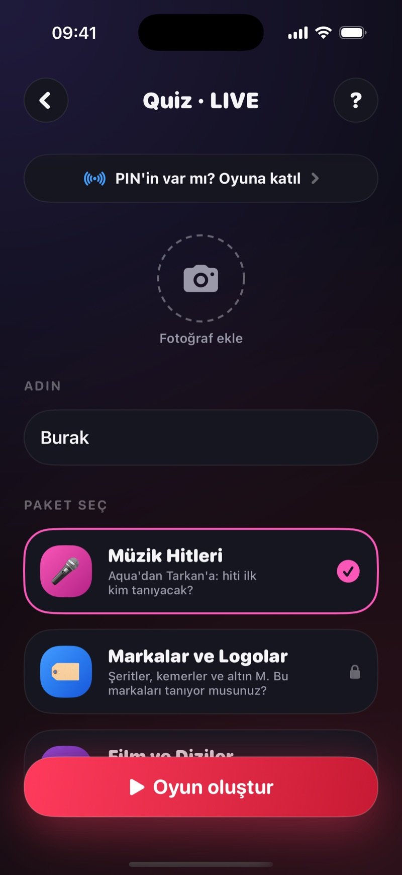 Dronk'ta Quiz LIVE oluşturma ekranı: PIN ile katılma seçeneği, fotoğraf ekleme dairesi, oda sahibinin adı, soru paketleri listesi ve Oyun oluştur düğmesi