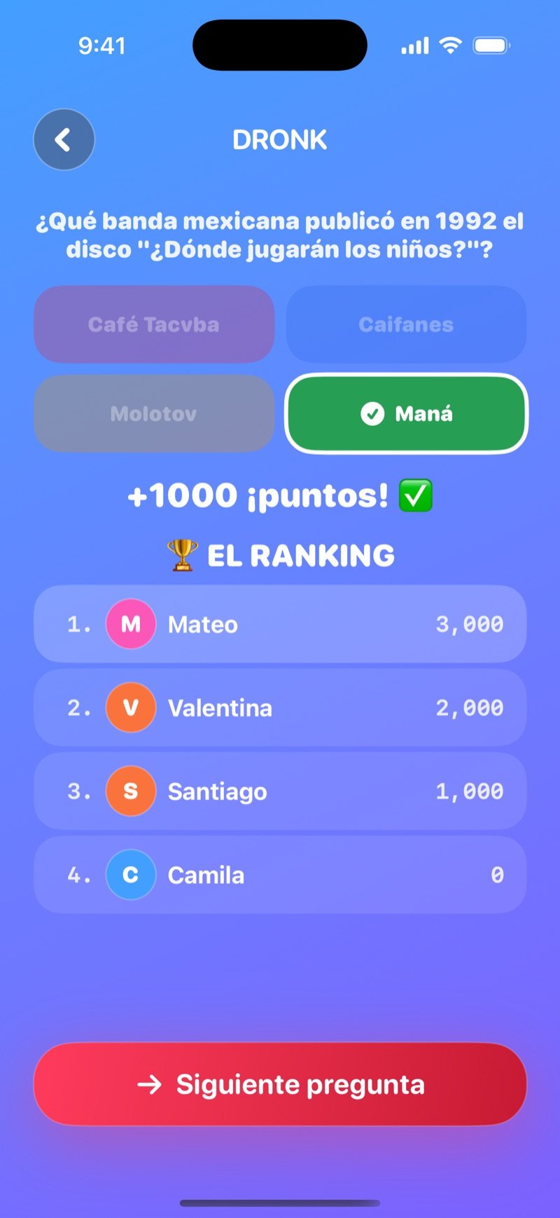 Revelación en La Trivia: la respuesta correcta marcada, el aviso de puntos ganados y la tabla de posiciones con los puntos de cada jugador, más el botón Siguiente pregunta