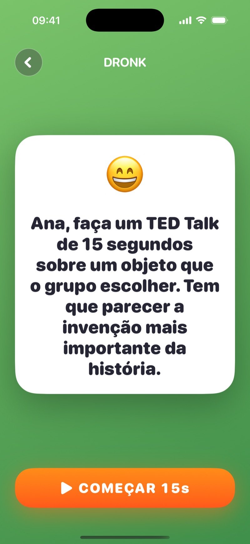 Carta de A Roleta no Dronk: 'Olivia, give a 15-second TED talk about an object the group picks' (Olivia, faça uma palestra de 15 segundos sobre um objeto que o grupo escolher) com um botão Next