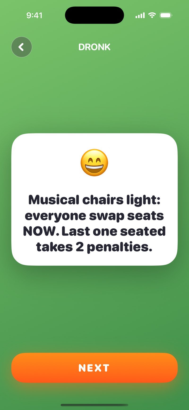 Une carte 'everyone' de la Roulette dans Dronk : 'Musical chairs light: everyone swap seats NOW. Last one seated takes 2 penalties.' avec un bouton Next