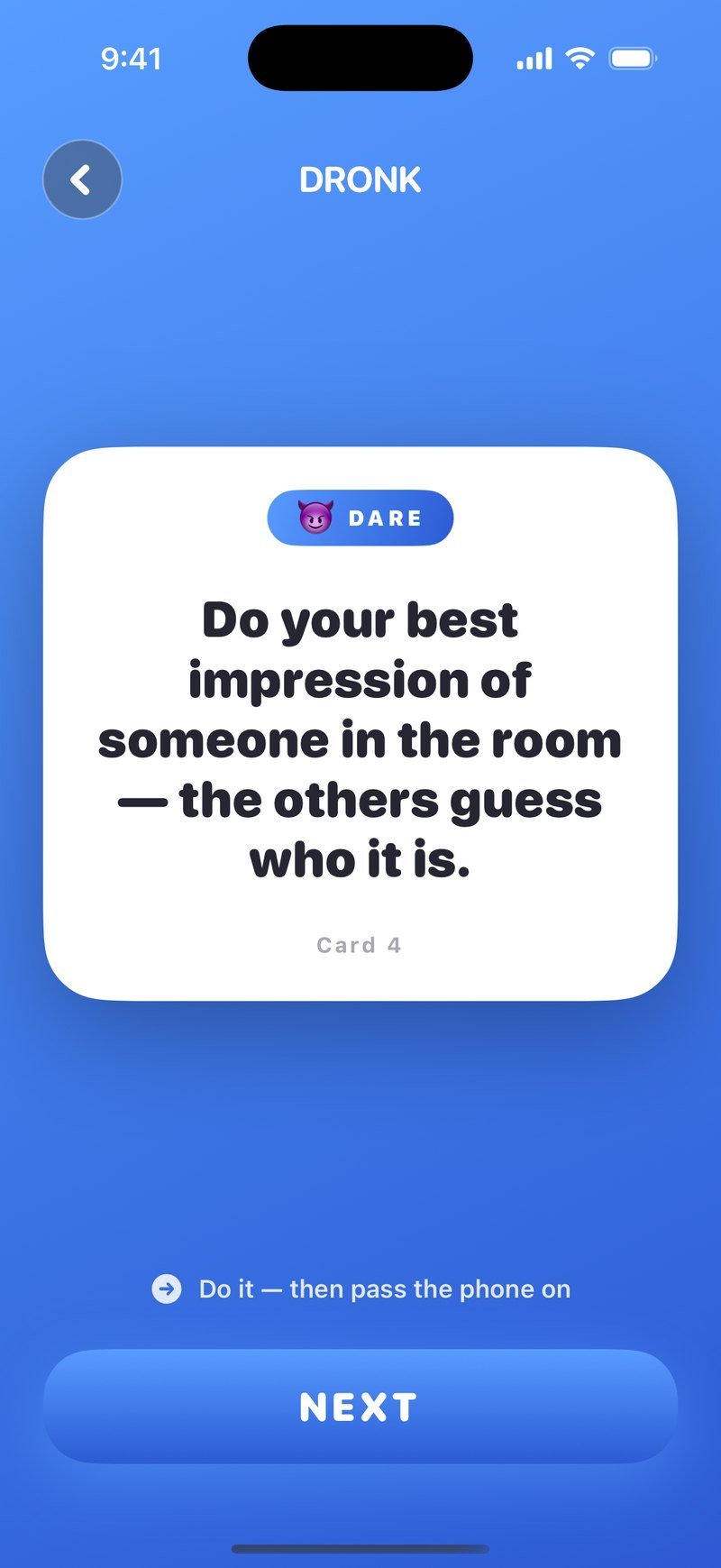 Dronkの挑戦カード：'Do your best impression of someone in the room, the others guess who it is.'（この部屋の誰かのモノマネ。誰かはみんなが当てる。）とNextボタン