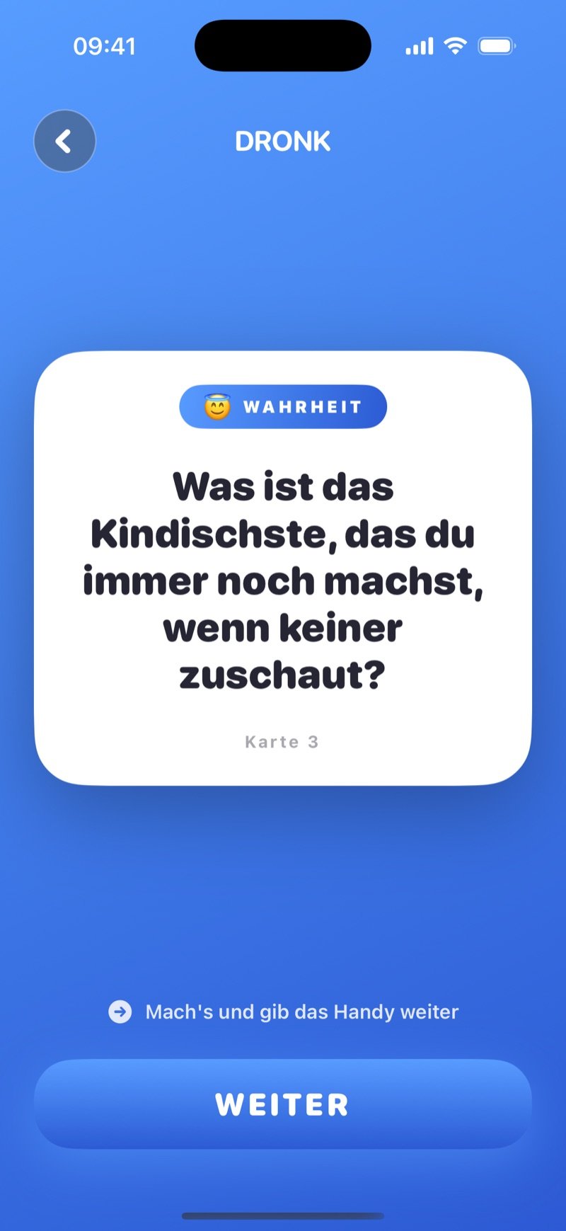Eine Wahrheitskarte in Dronk, englische Version: 'What's the most childish thing you still do when nobody's watching?' mit einem Next-Button