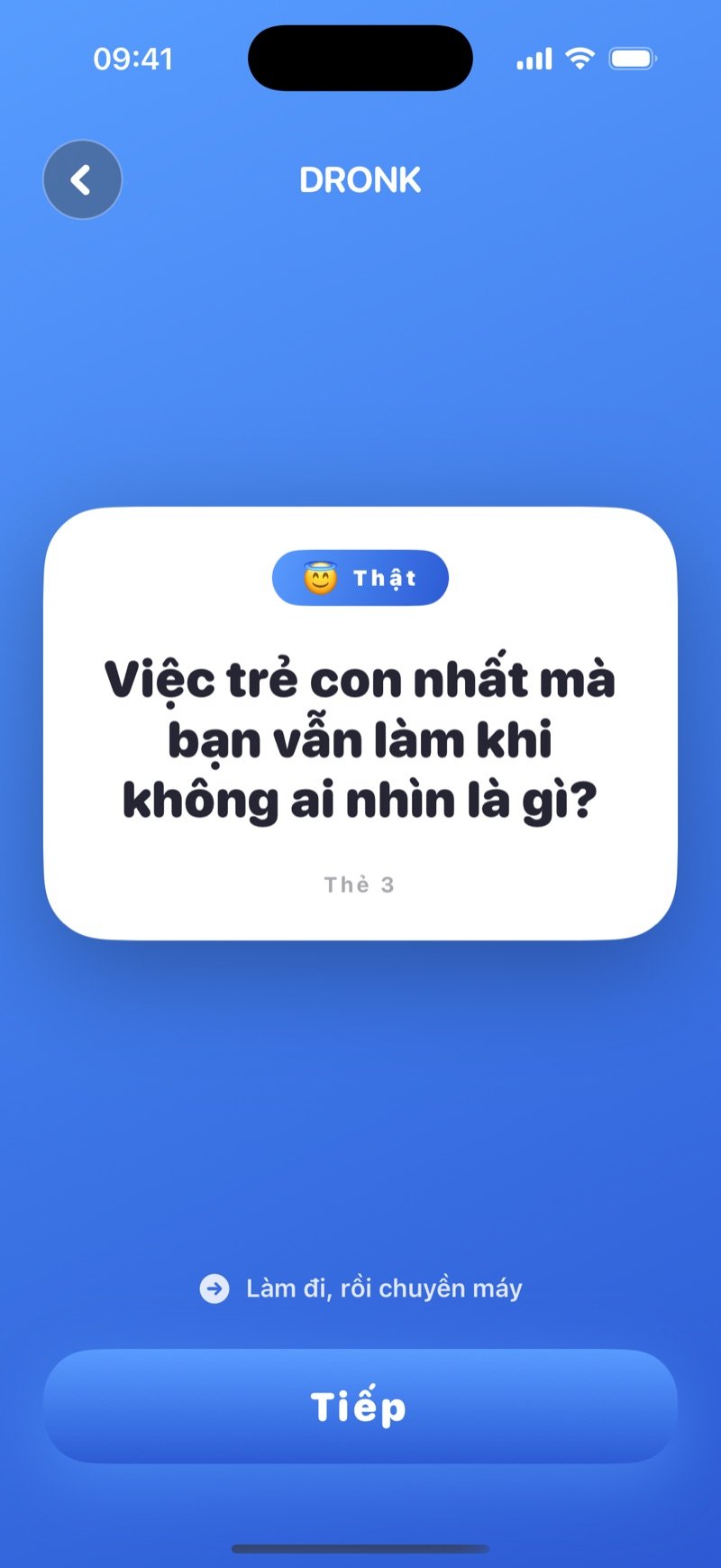 Thẻ câu hỏi thật trong Dronk: một câu hỏi từ bộ đang chơi và nút Tiếp