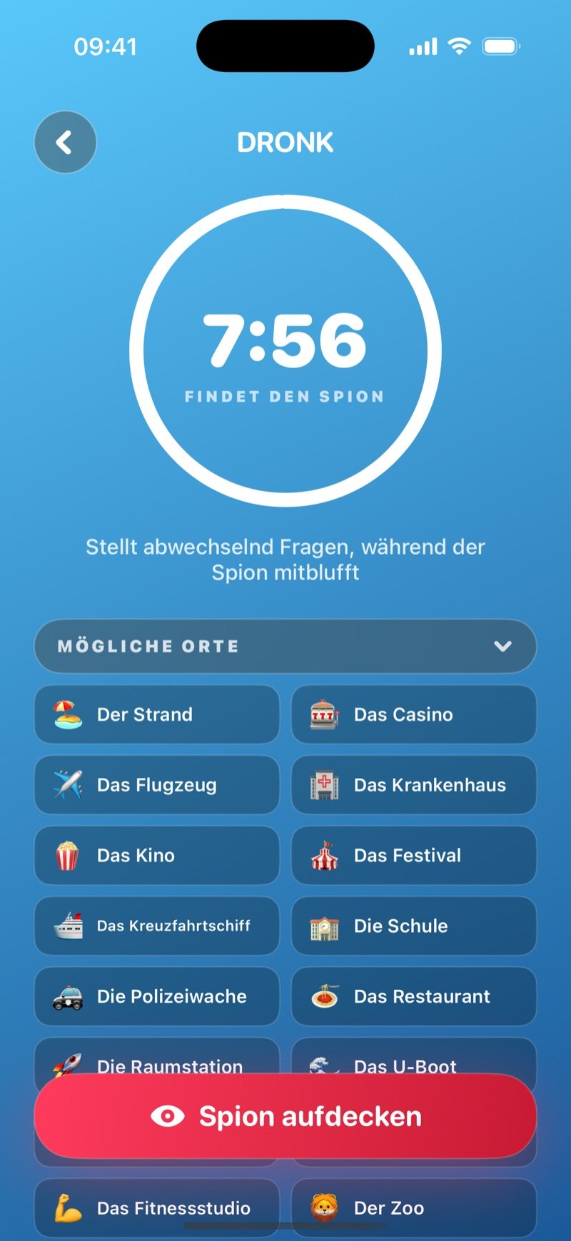 Fragerunde in Der Spion: ein Timer-Ring bei 7:54 mit der Aufschrift Find the spy, die Zeile Take turns asking questions, the spy bluffs along, ein Raster Possible Locations mit The Beach, The Casino, The Plane, The Hospital und mehr, und ein Reveal-the-spy-Button