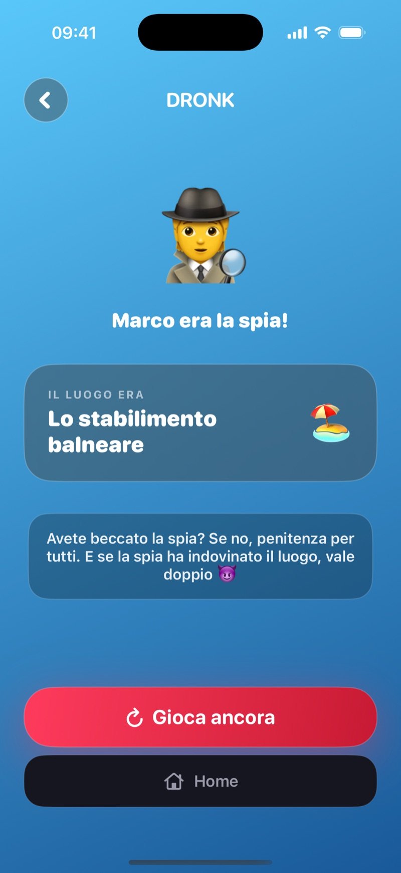 Schermata del risultato in La Spia: Jake was the spy! The location was The Beach, una nota che se la spia non è stata beccata tutti pagano una penitenza e conta doppio se la spia ha indovinato il luogo, con i pulsanti Play again e Home (screenshot della versione inglese)
