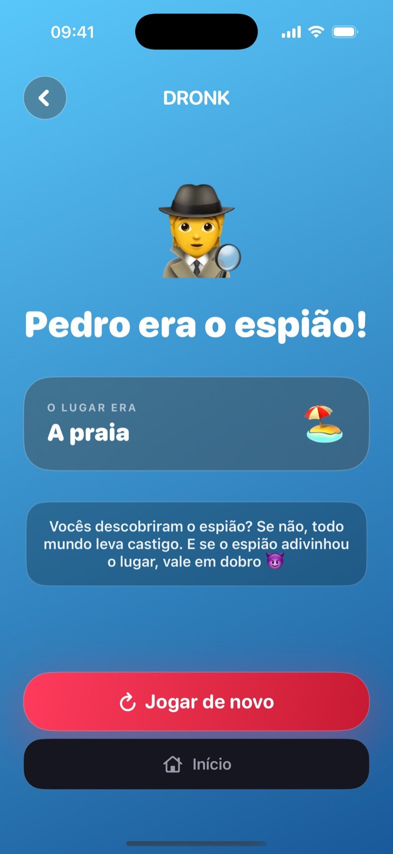 Tela de resultado no Espião: Jake was the spy! The location was The Beach, uma nota de que, se o espião não foi pego, todo mundo paga uma prenda, e conta em dobro se o espião acertou o lugar, com botões Play again e Home (captura da versão em inglês)