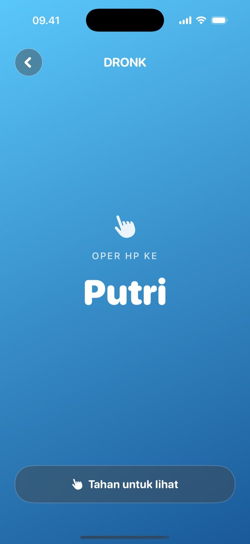 Layar oper HP di Mata-Mata dengan latar gradasi biru: nama pemain berikutnya, tombol Tahan untuk lihat, dan kartu yang masih tertutup