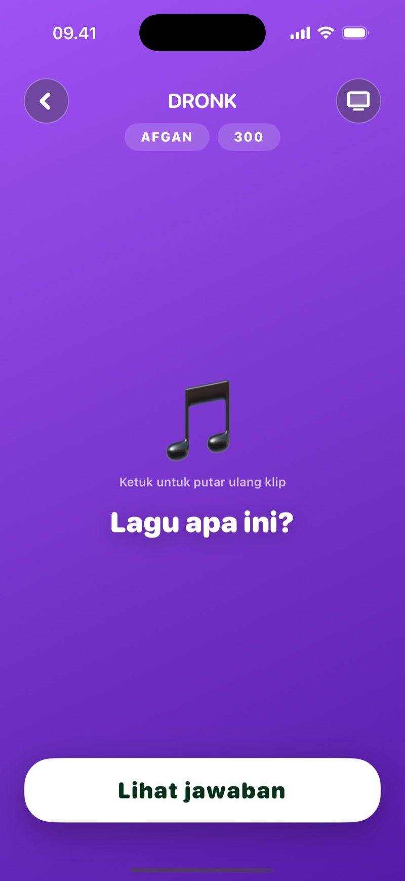 Satu kotak dibuka di Papan: nama artis dan nilai kotaknya, ikon not besar untuk memutar ulang klip, pertanyaan Lagu apa ini? dan tombol Lihat jawaban