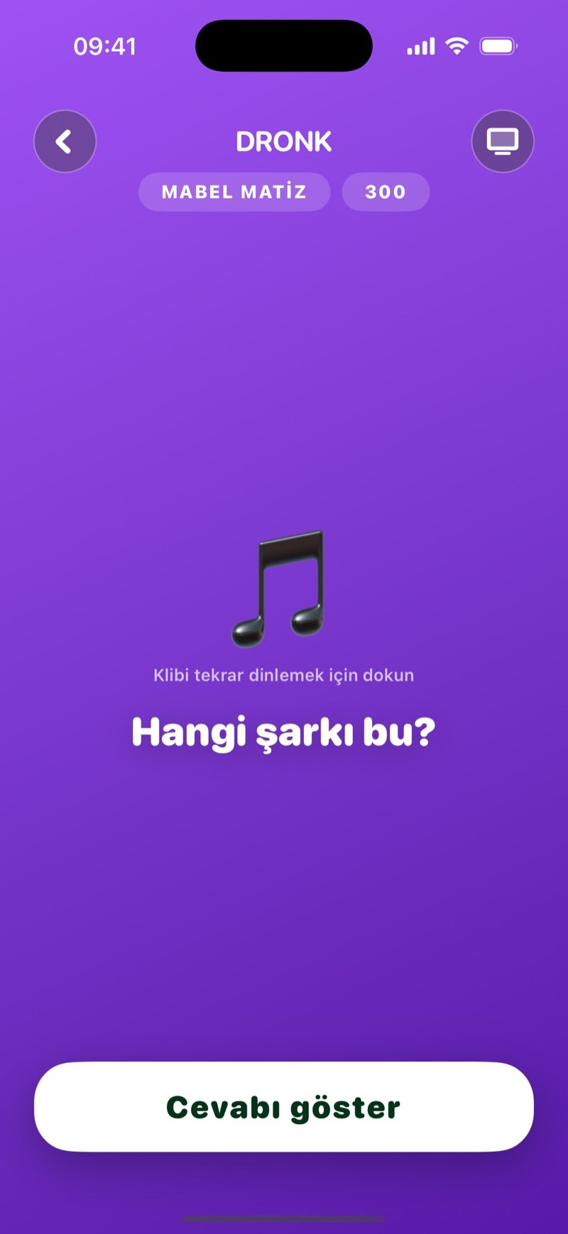 Tahta'da açılmış bir kare: sanatçı ve karenin puanı, parçayı tekrar dinlemek için büyük bir nota simgesi, hangi şarkı olduğu sorusu ve Cevabı göster düğmesi
