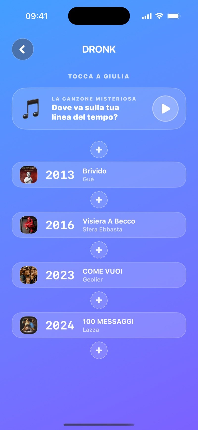 La Linea del tempo nell'app Dronk: il turno di Olivia, una carta canzone misteriosa con il tasto play sopra la sua linea del tempo di quattro carte, da Billie Jean (1982) a bad guy (2019), con gli spazi + per piazzare la canzone (screenshot della versione inglese)
