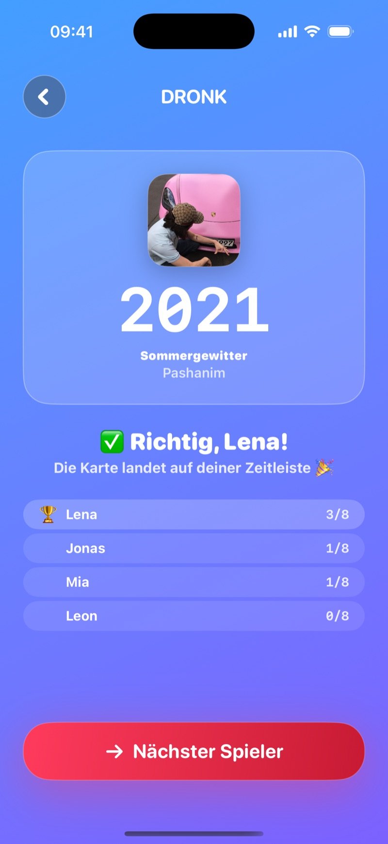 Die Auflösung in der Zeitleiste: eine große 2014 über Shake It Off von Taylor Swift, der Text Correct, Olivia! The card lands on your timeline, der Stand Olivia 3/8, Jake 1/8, Mia 1/8, Tyler 0/8 und ein Button Next player