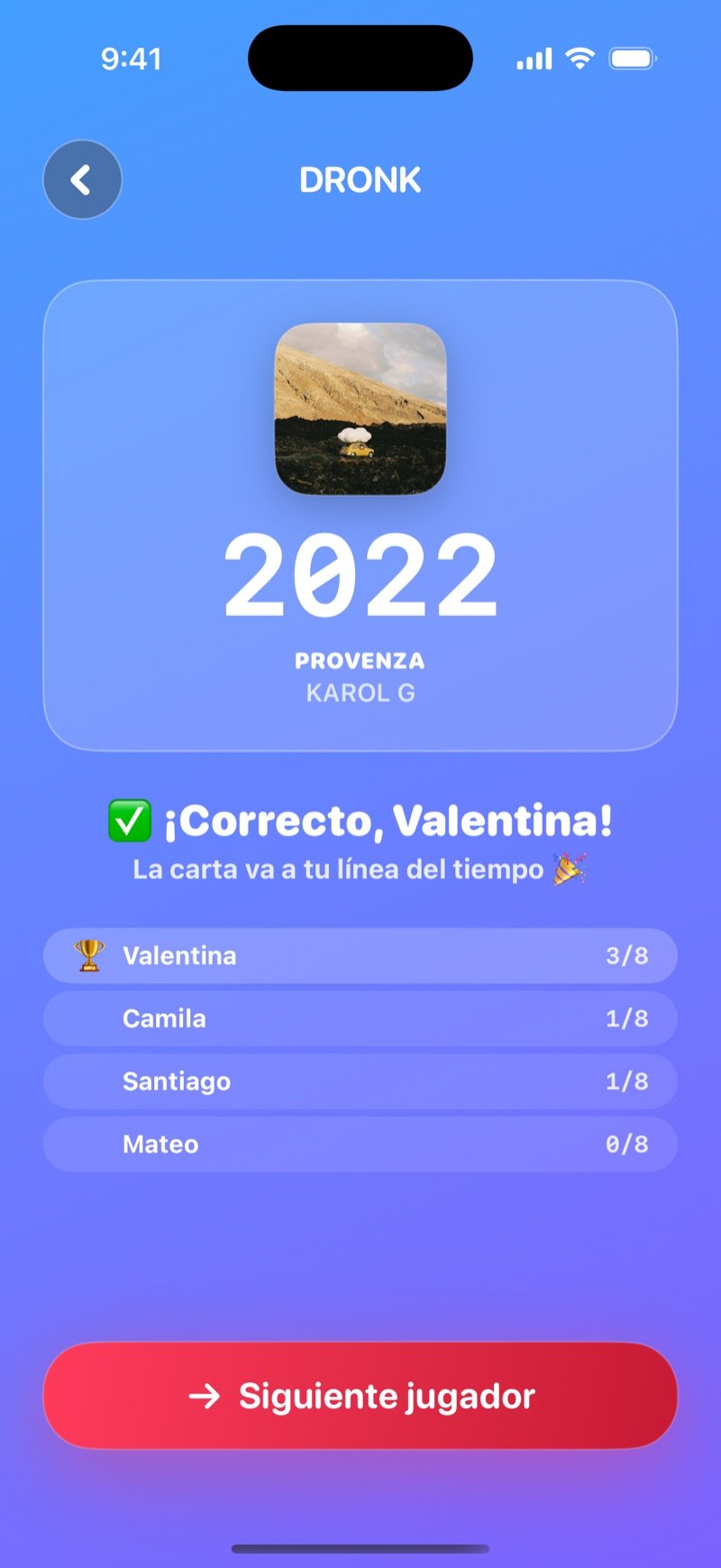 La revelación en La Línea del tiempo: el año grande sobre el título y el artista, el aviso de acierto, la tabla con las cartas de cada jugador sobre 8 y el botón Siguiente jugador