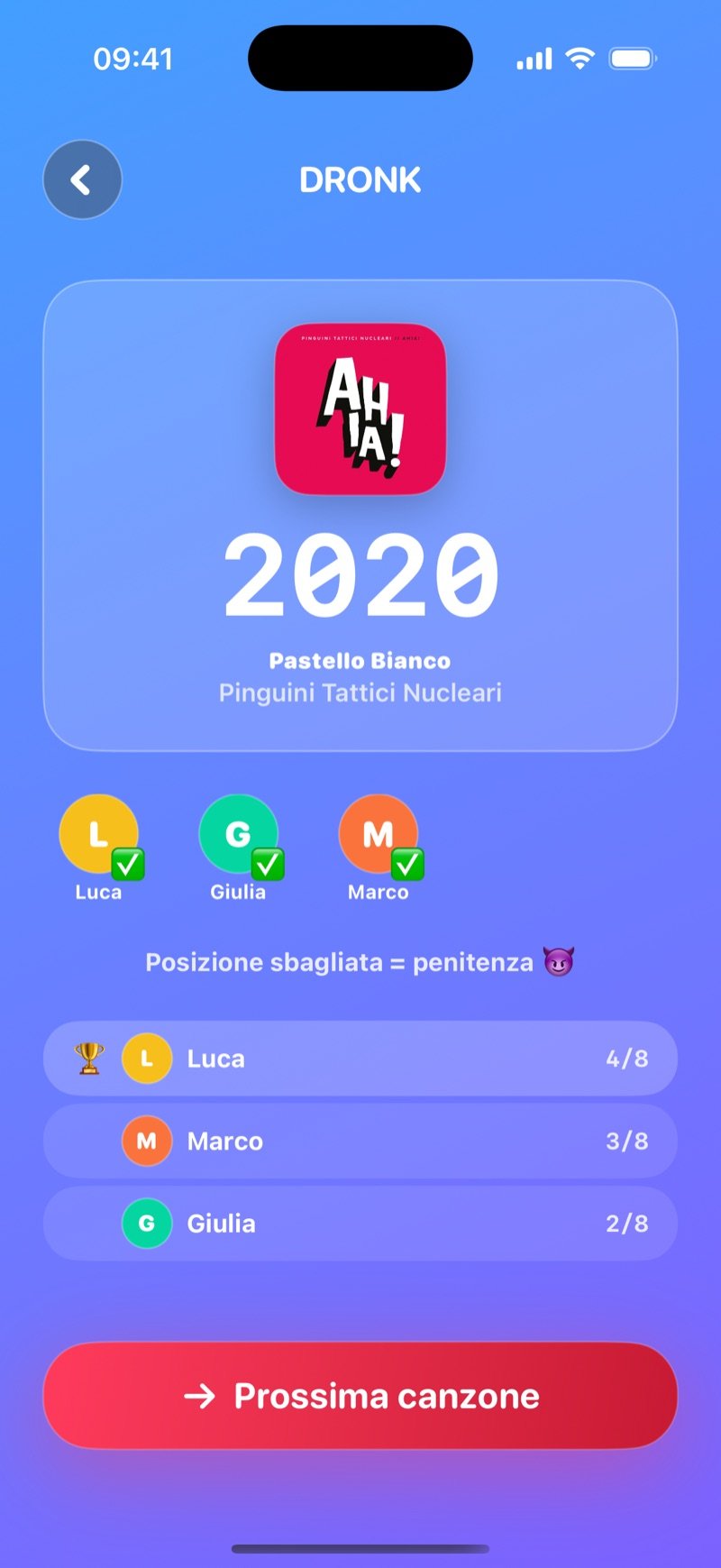 La rivelazione della Linea del tempo LIVE: 1977 sopra Stayin' Alive dei Bee Gees, gli avatar di Jacob, Emma e Oscar, il testo Wrong placement = penalty, la classifica Jacob 4/8, Oscar 3/8, Emma 1/8 e il pulsante Next song (screenshot della versione inglese)